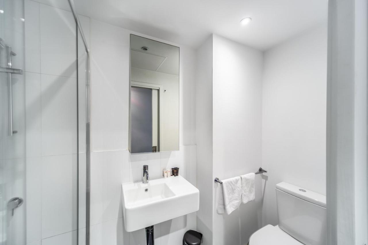 Aura2107, 2 Bedroom Apartment With Balcony, Stunning Yarra River And City Views Мельбурн Екстер'єр фото