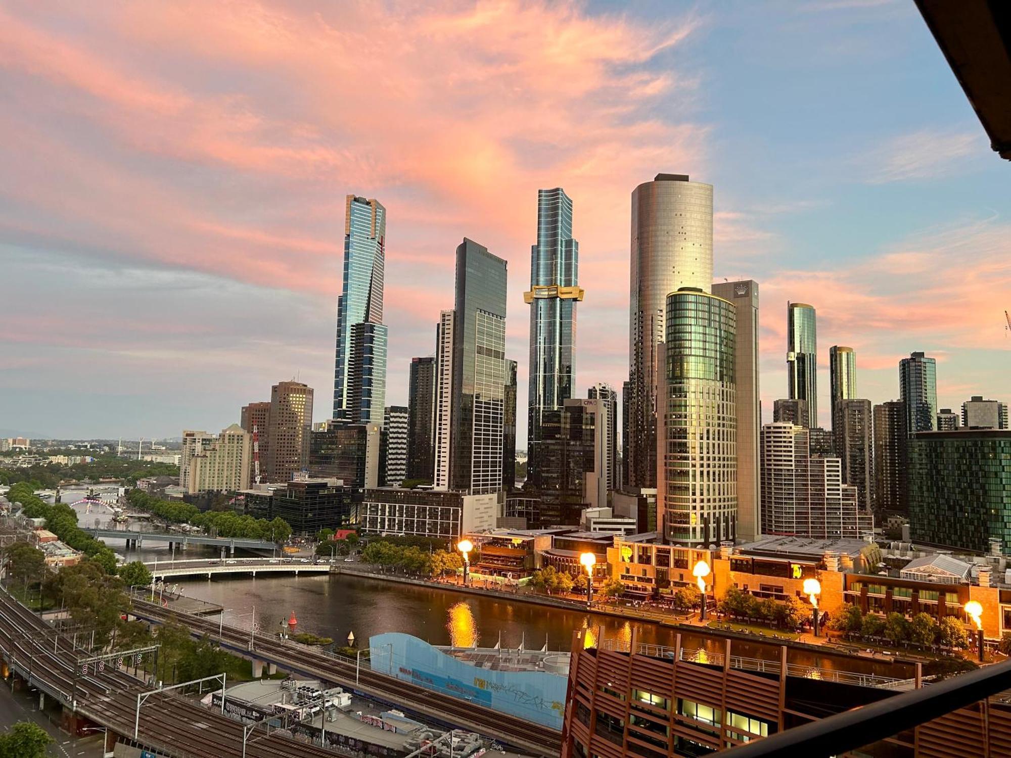 Aura2107, 2 Bedroom Apartment With Balcony, Stunning Yarra River And City Views Мельбурн Екстер'єр фото